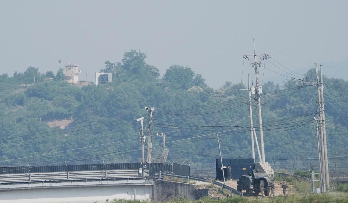 NextImg:North Korean man crosses the heavily fortified border to South Korea