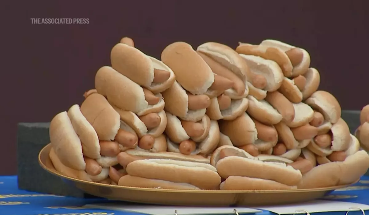NextImg:Hot dog eating champs face off in weigh in for Nathan’s Famous Fourth of July contest