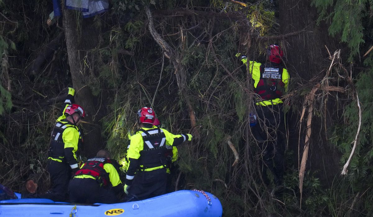 NextImg:Media, Democrats try to blame Trump for Texas flood deaths