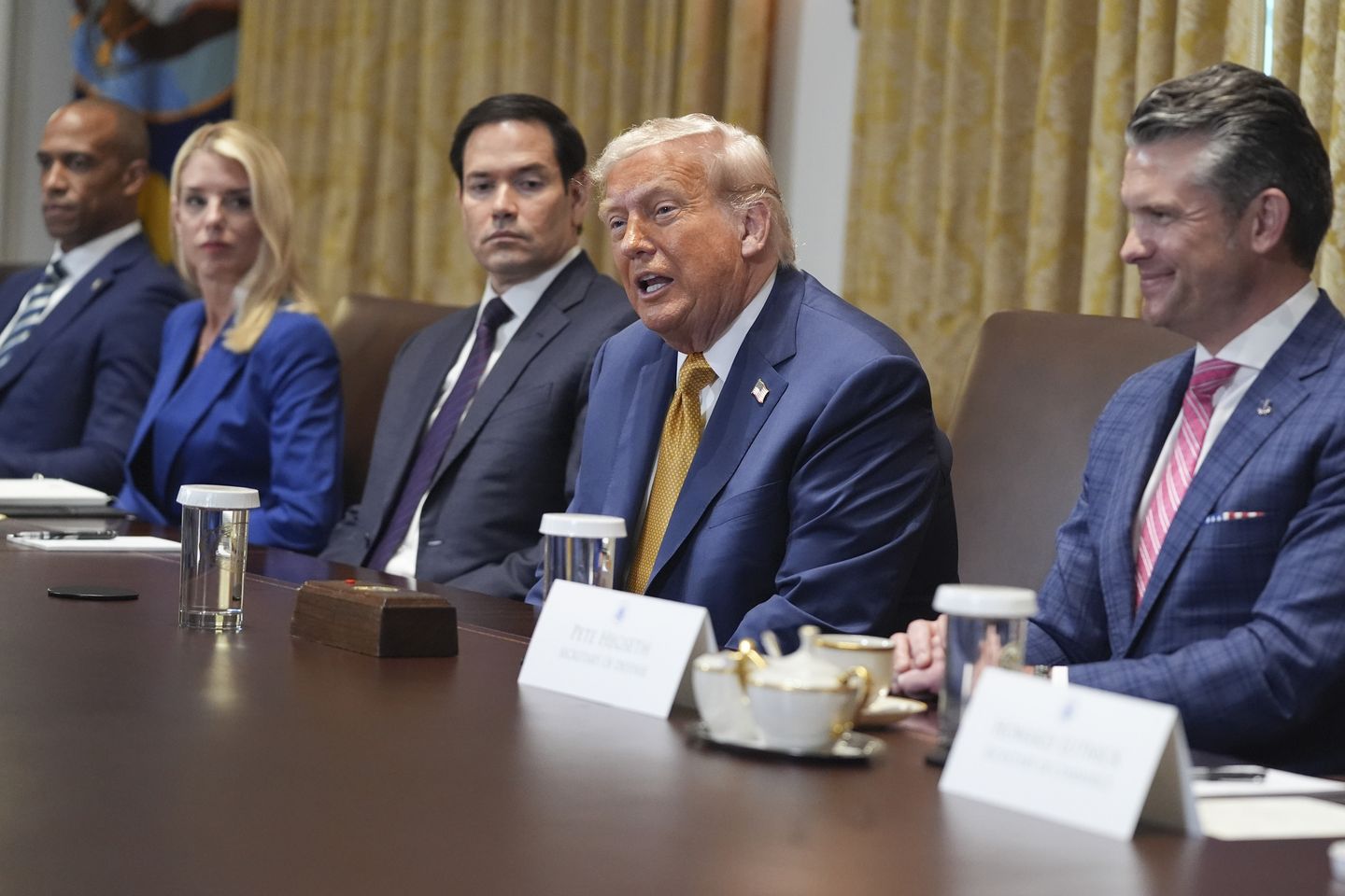 Trump escalates criticism of Putin as he seeks to resume weapons shipments to Ukraine