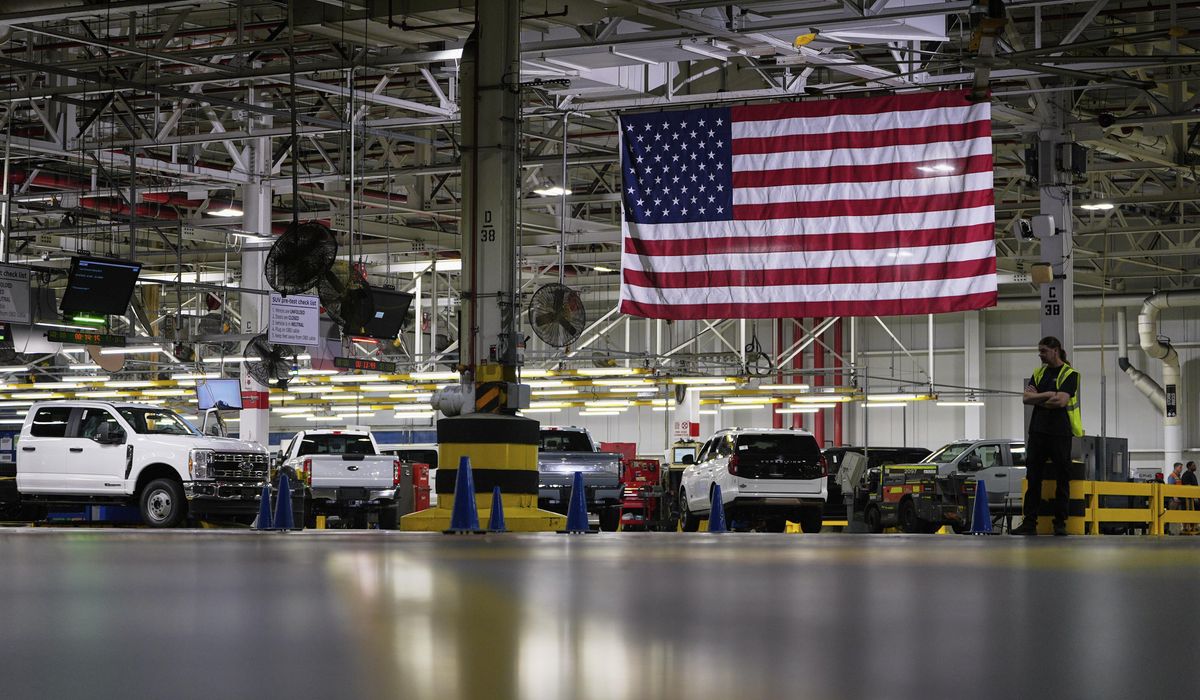 NextImg:Whitmer told Trump in private that Michigan auto jobs depend on a tariff change of course
