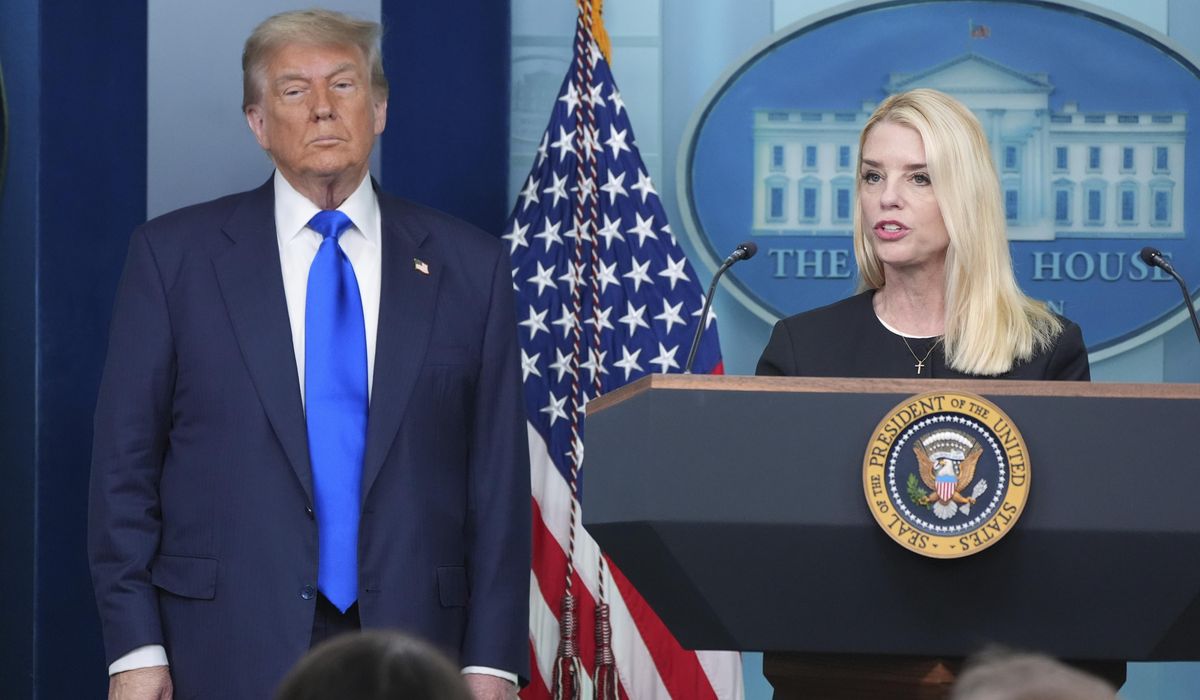 NextImg:Trump maintains support for Bondi over Epstein files