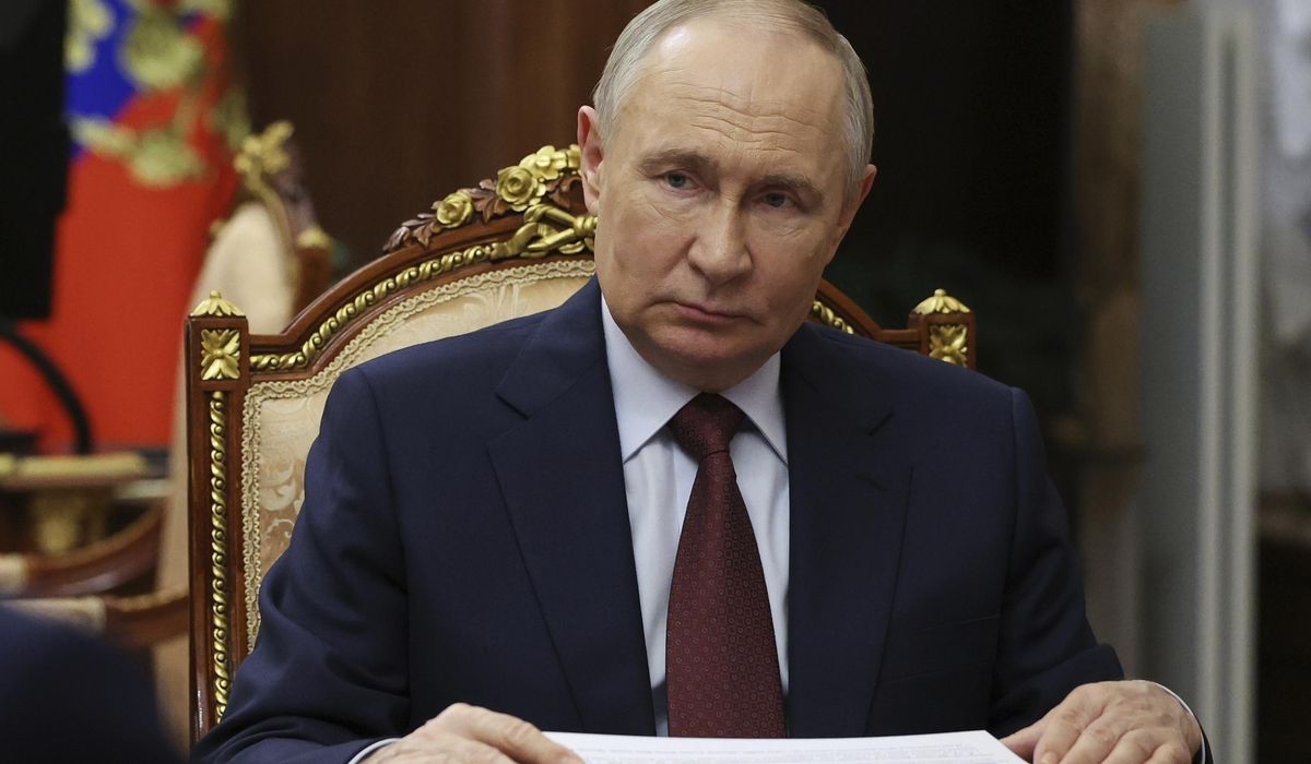 NextImg:Trump gives Russia 10 days to end Ukraine war