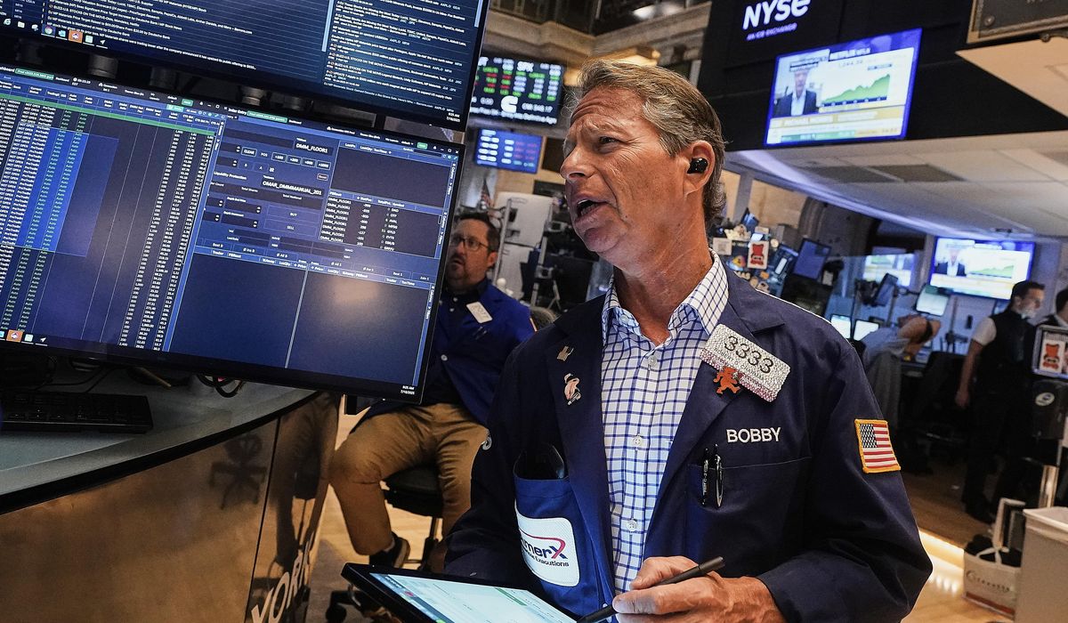 NextImg:Wall Street closes a record-breaking week with a quiet finish