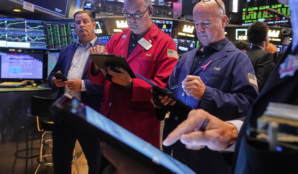 NextImg:Wall Street rises toward records as Verizon begins a big week for profit reports with a beat