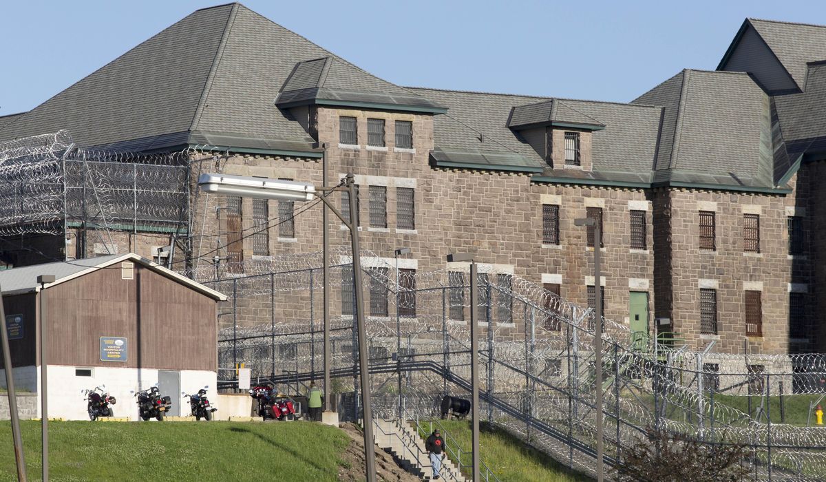 NextImg:New York to make phone calls free in its state prisons