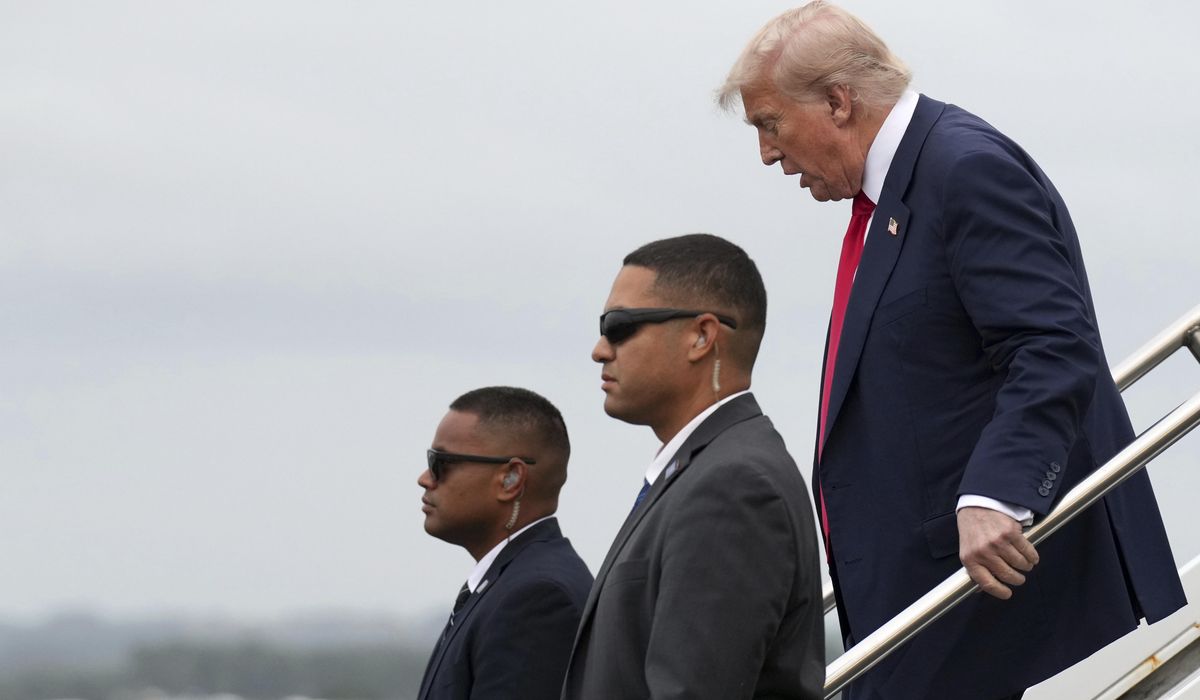 NextImg:Secret Service agent protecting Trump tried to sneak wife on plane to Scotland