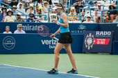 Elena Rybakina fist pump from side.jpg