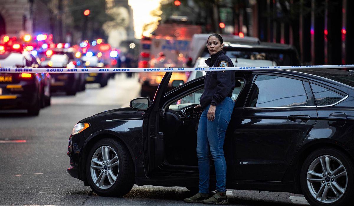 NextImg:Gunman kills four in Manhattan office shooting before taking own life