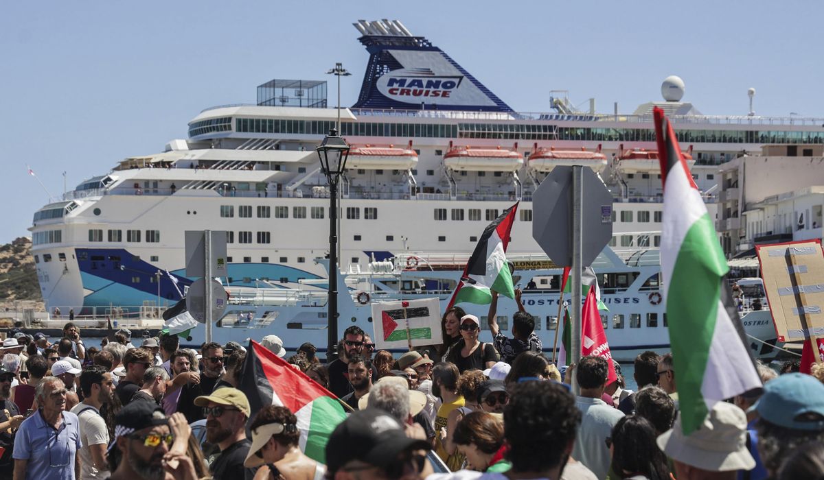 NextImg:Anti-war demonstrators protest the arrival of an Israeli cruise ship on the Greek island of Crete