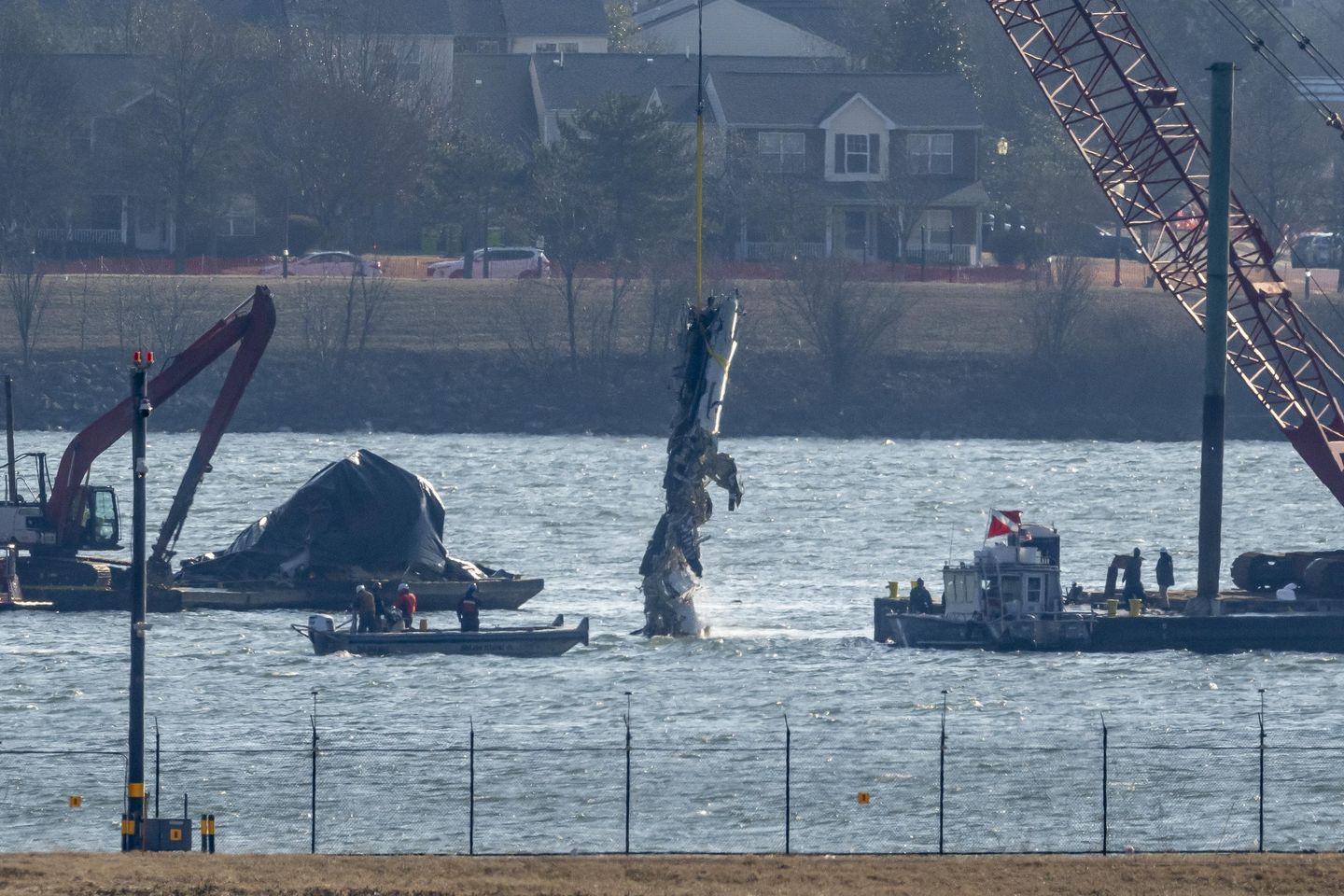 Man finds debris in Potomac River possibly from January's fatal plane-helicopter collision