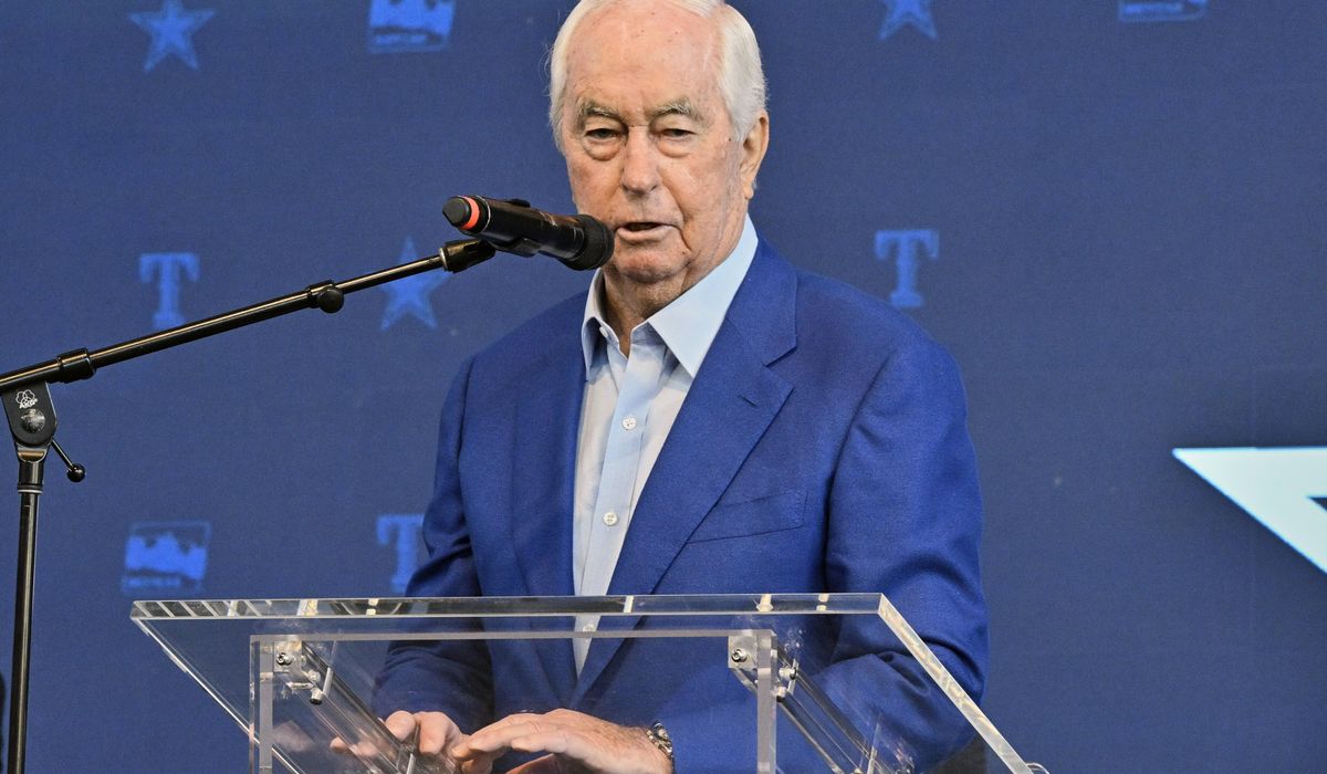 NextImg:Roger Penske sells a third of Indianapolis Motor Speedway and IndyCar to Fox