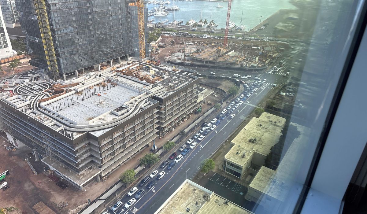NextImg:Travelers left stranded in Hawaii when tsunami warning forced cruise ships to set sail early