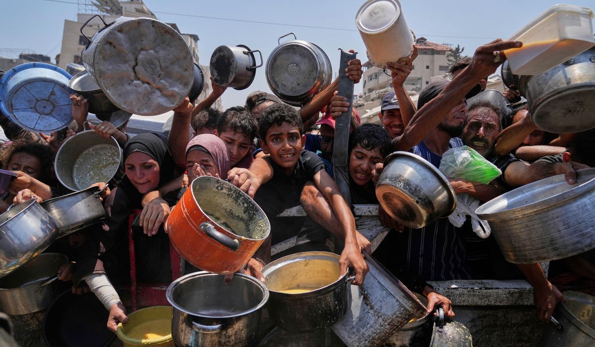 NextImg:Trump pushes for food in Gaza, sends Witkoff, Huckabee to the region