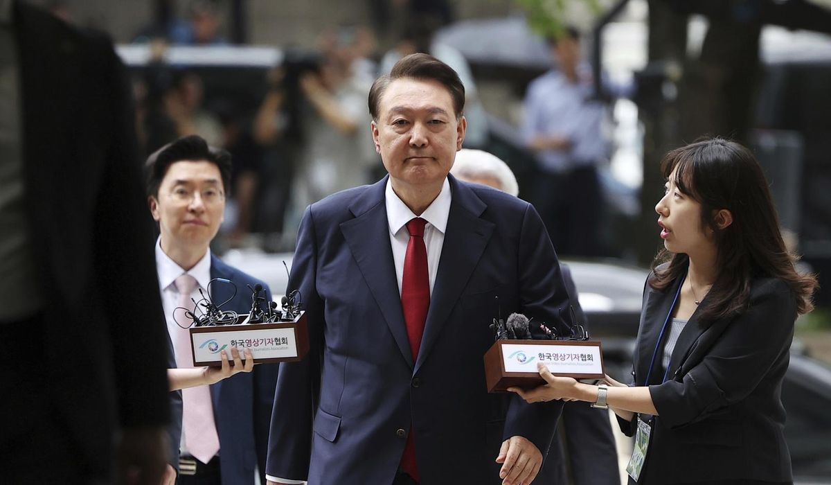 NextImg:South Korea’s jailed ex-leader Yoon resists questioning by taking off prison uniform