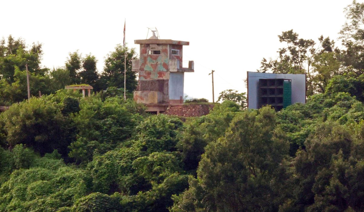 NextImg:South Korea’s military says North Korea is removing speakers from their tense border