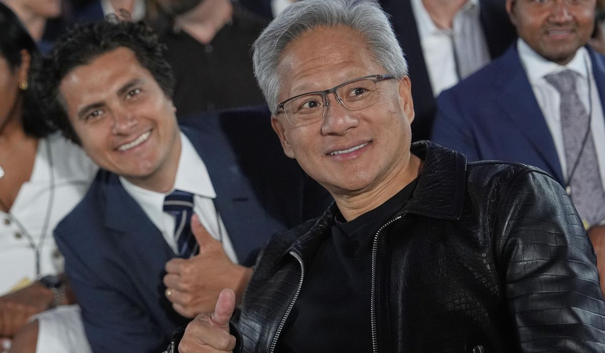 NextImg:U.S. will get a 15% cut of Nvidia and AMD chip sales to China under a new, unusual agreement