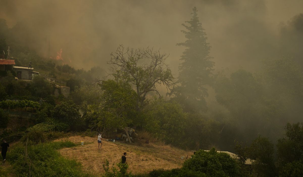 NextImg:At least 3 dead and thousands displaced as wildfires rage across southern Europe