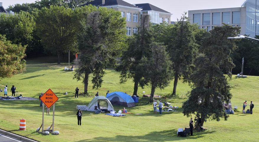 Camping tents seen at a homeless encampment near the Lincoln memorial, as people clean up in advance of a 10 a.m. vacate order from the city, Thursday, August 14, 2025, in Washington. (AP Photo/Jacquelyn Martin)