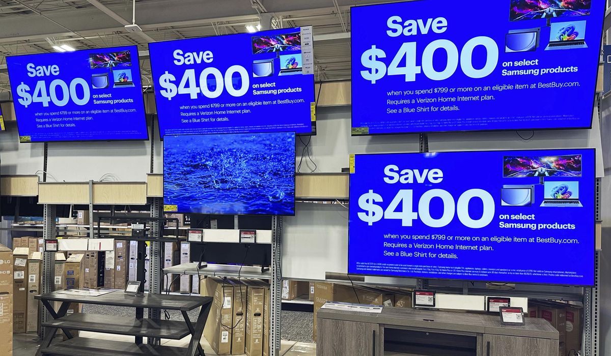 NextImg:August consumer confidence dips in U.S. with jobs, tariffs and high prices driving most unease