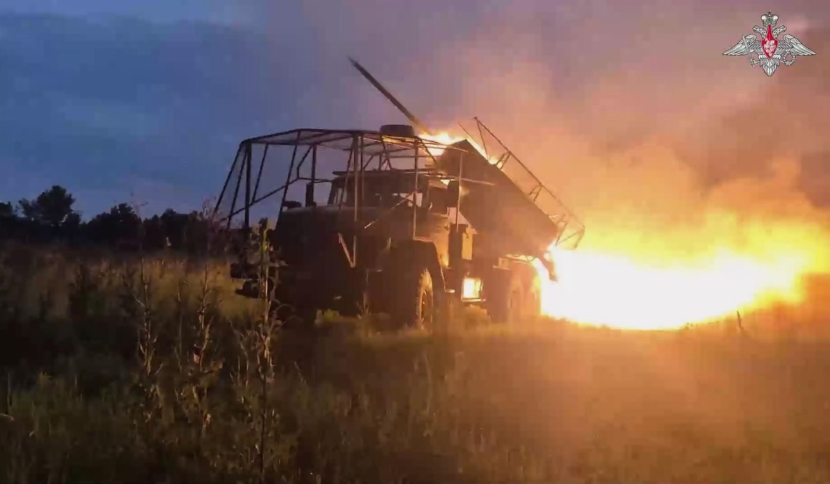 NextImg:Trump says Ukraine’s Zelenskyy can end Russia war ‘immediately’ ahead of high-stakes meeting