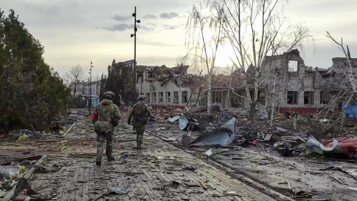 Russia hammers Ukraine with drones and missiles as peace efforts drag on