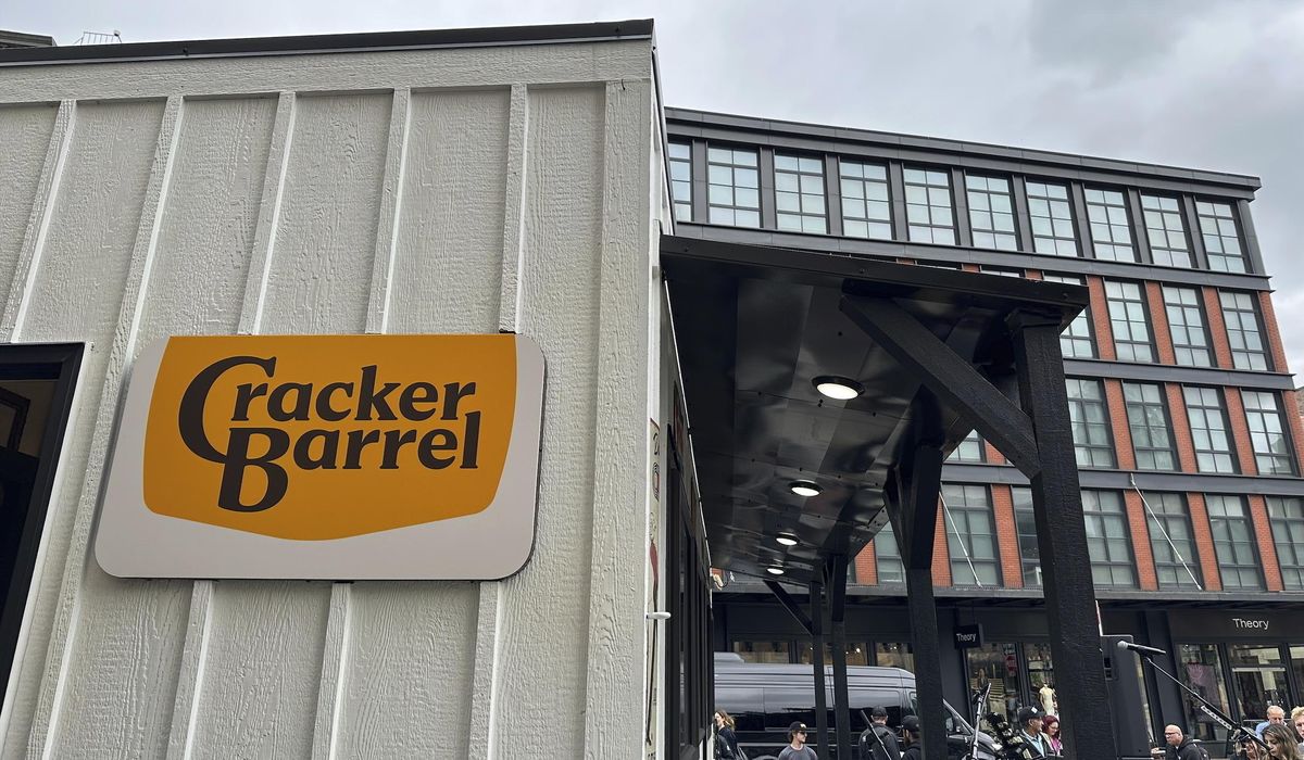 NextImg:Trump’s business advice to Cracker Barrel: Bring back old logo, make company ‘a winner again’
