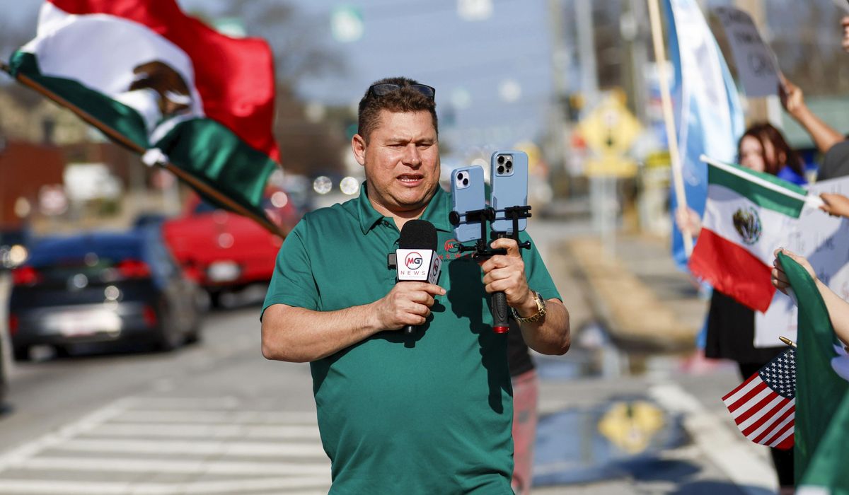 NextImg:Lawyers ask judge to order ICE to free Spanish-language journalist from immigration detention