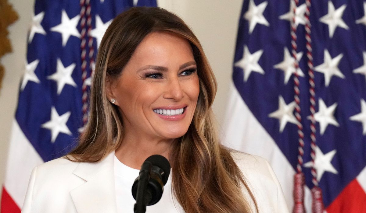 NextImg:Prospect of first lady Melania Trump appearing on Vanity Fair cover spurs staff outrage