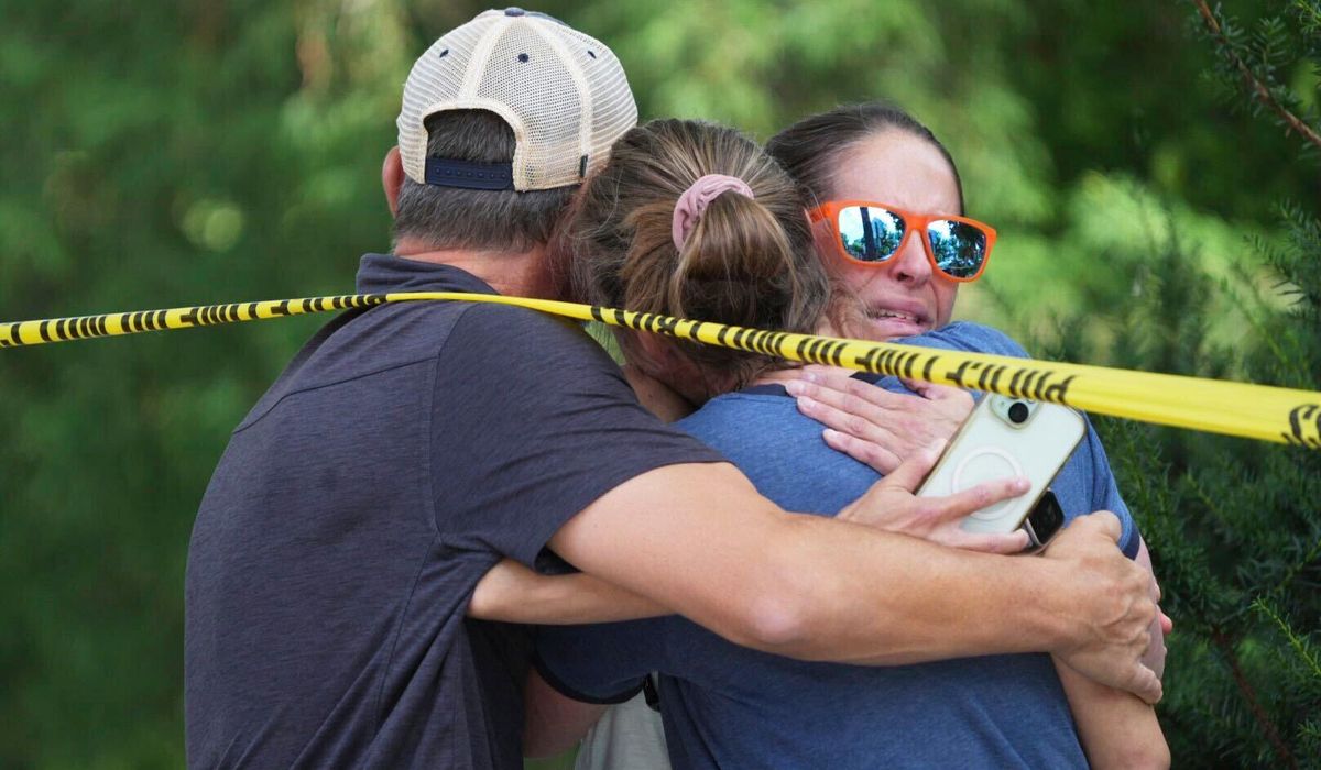 NextImg:Trump briefed, spoke with Gov. Walz after shooting at Minneapolis Catholic school