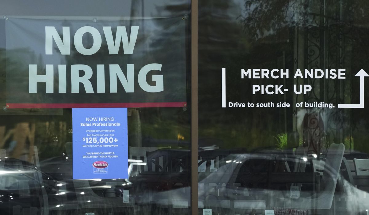 NextImg:U.S. applications for jobless benefits dipped last week as layoffs remain low
