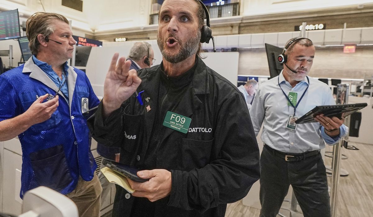 NextImg:Stocks hold steady on Wall Street as earnings roll in