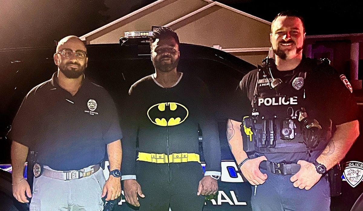 NextImg:Suspected burglar foiled by Florida man in Batman pajamas