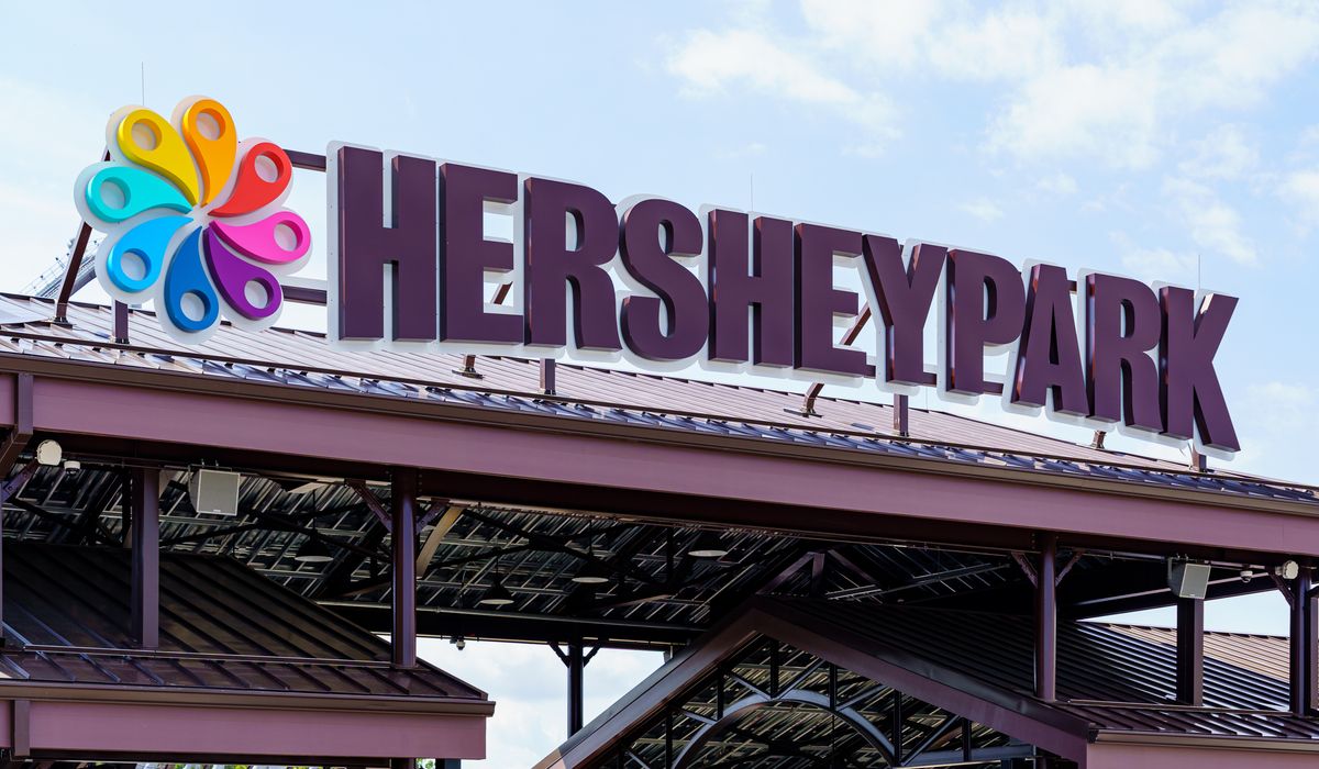 NextImg:Lost boy wandering elevated monorail line in Hersheypark is saved by another parkgoer