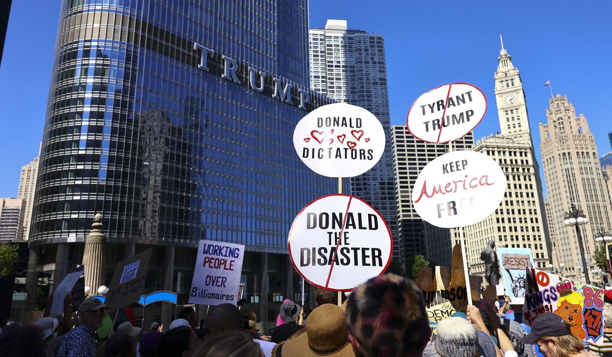 NextImg:Trump says federal troops will go to Chicago