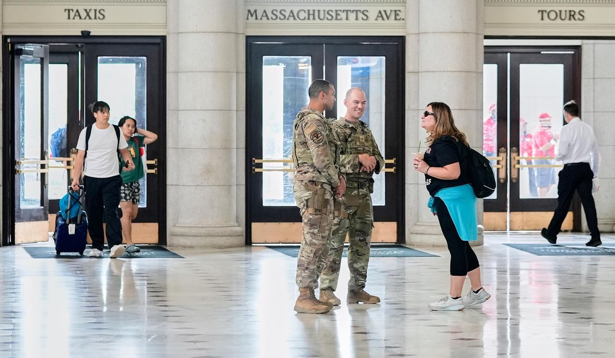 NextImg:Signaling collaboration, D.C. mayor orders emergency operations center kept open to work with feds