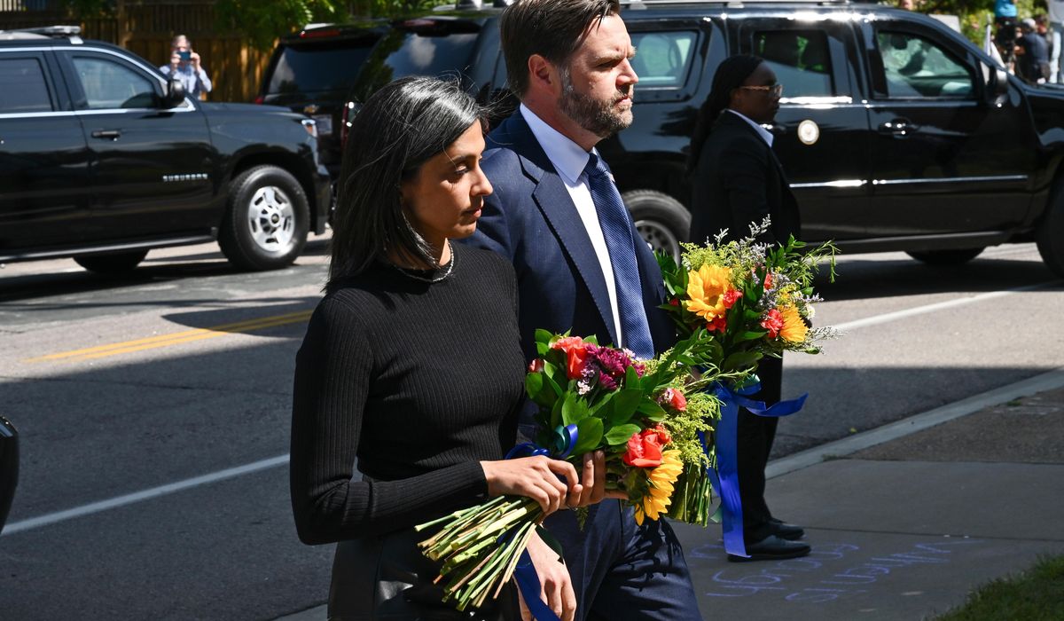 NextImg:VP Vance meets with families of schoolchildren after church shooting in Minneapolis