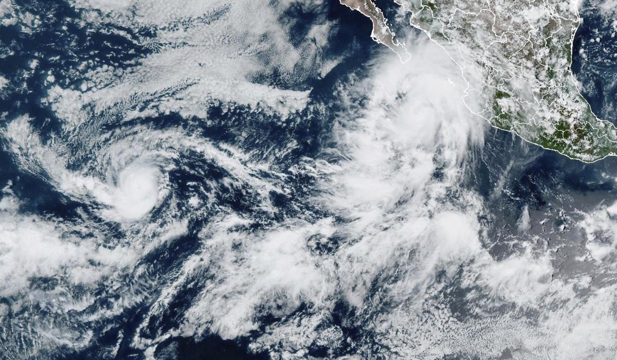 NextImg:Lorena becomes a hurricane off the western coast of Mexico as Kiko travels over open waters