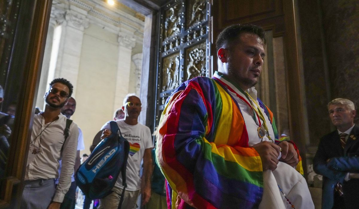 NextImg:LGBTQ+ Catholics make Holy Year pilgrimage to Rome and celebrate a new feeling of welcome