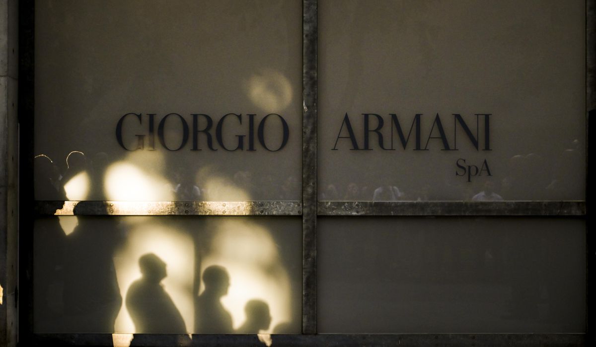 NextImg:Italian fashion, political and sports figures among thousands bidding farewell to Giorgio Armani