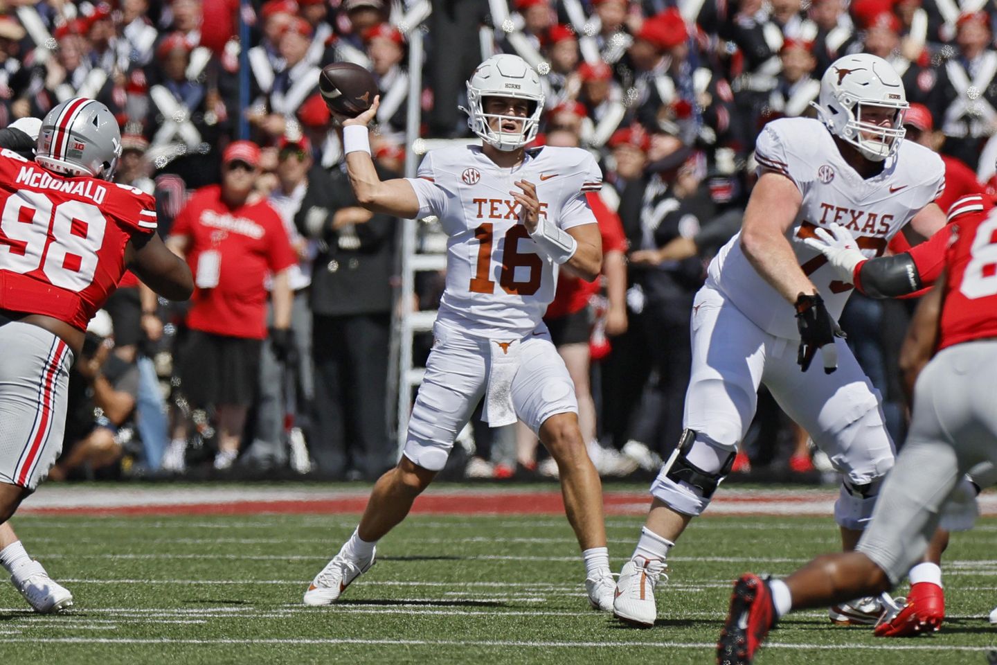 Texas' Sarkisian dismisses question about Manning possibly having throwing issues Texas' Sarkisian dismisses question about Manning possibly having throwing issues