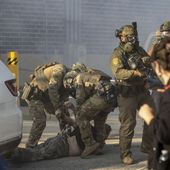 Immigration and Customs Enforcement officers arrest a protester at the ICE facility in Broadview, Ill., Friday, Sept. 19, 2025. (Zubaer Khan /Chicago Sun-Times via AP) ** FILE **
