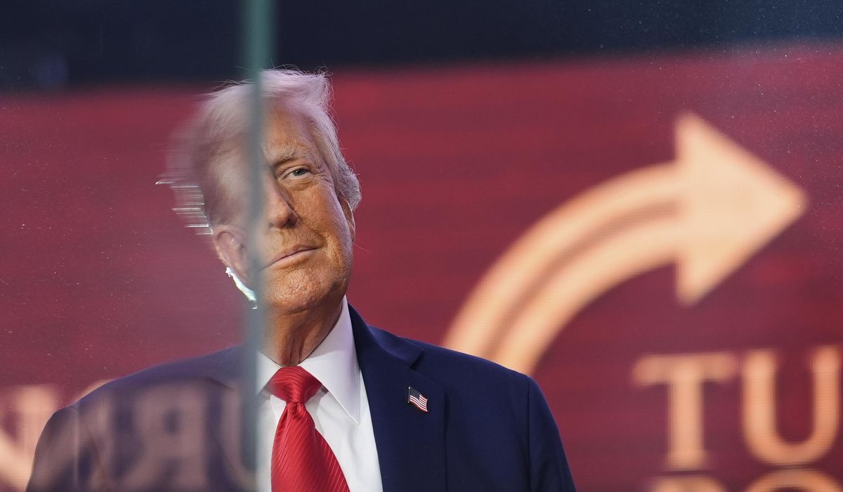 NextImg:Trump honors allies at dinner hosted by Ben Carson