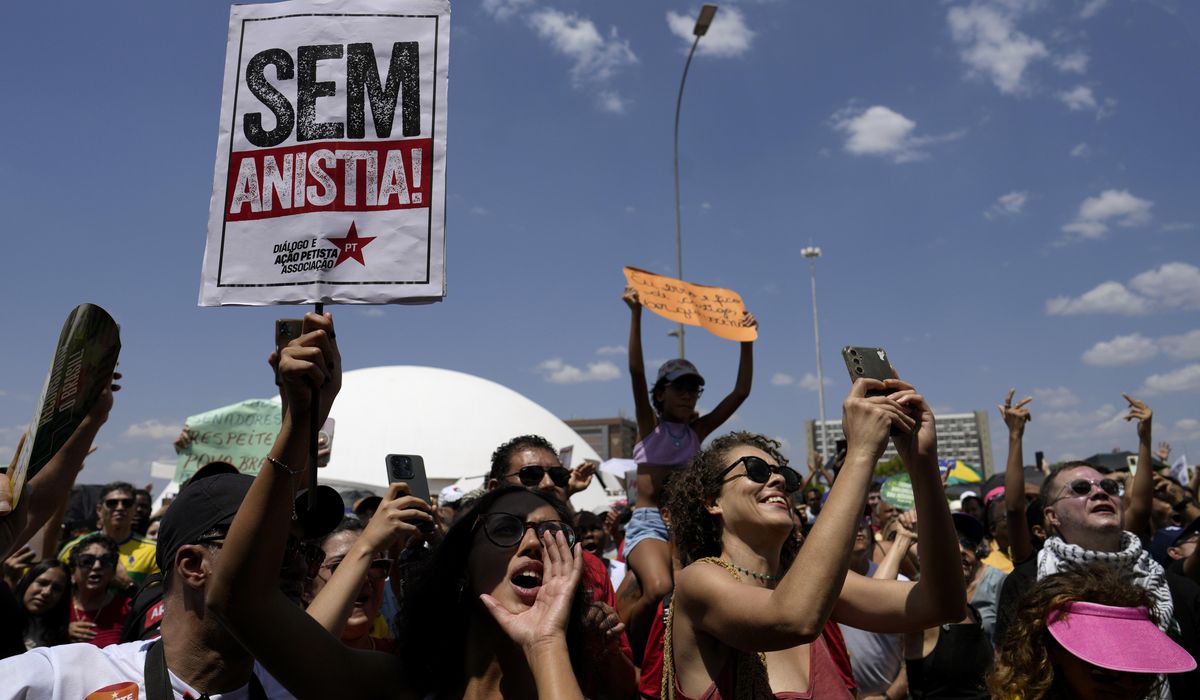 NextImg:Brazilians protest against bill that could lead to a pardon for Bolsonaro and allies