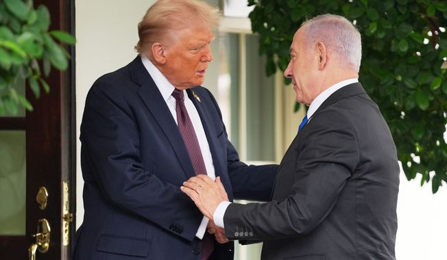 President Donald Trump, left, shakes the hand of Israeli Prime Minister Benjamin Netanyahu at the White House, Monday, Sept. 29, 2025, in Washington. (AP Photo/Evan Vucci)