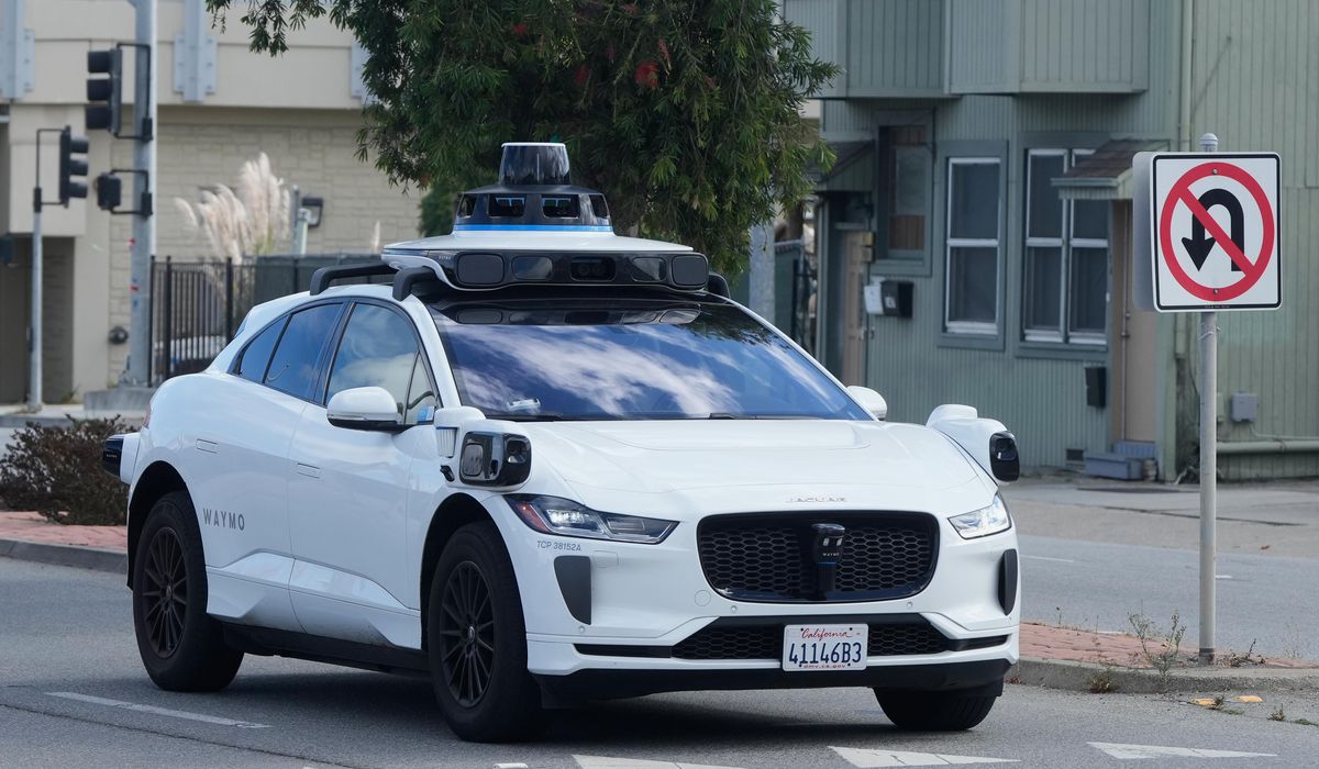 NextImg:Waymo plans to bring its driverless taxis to London in 2026