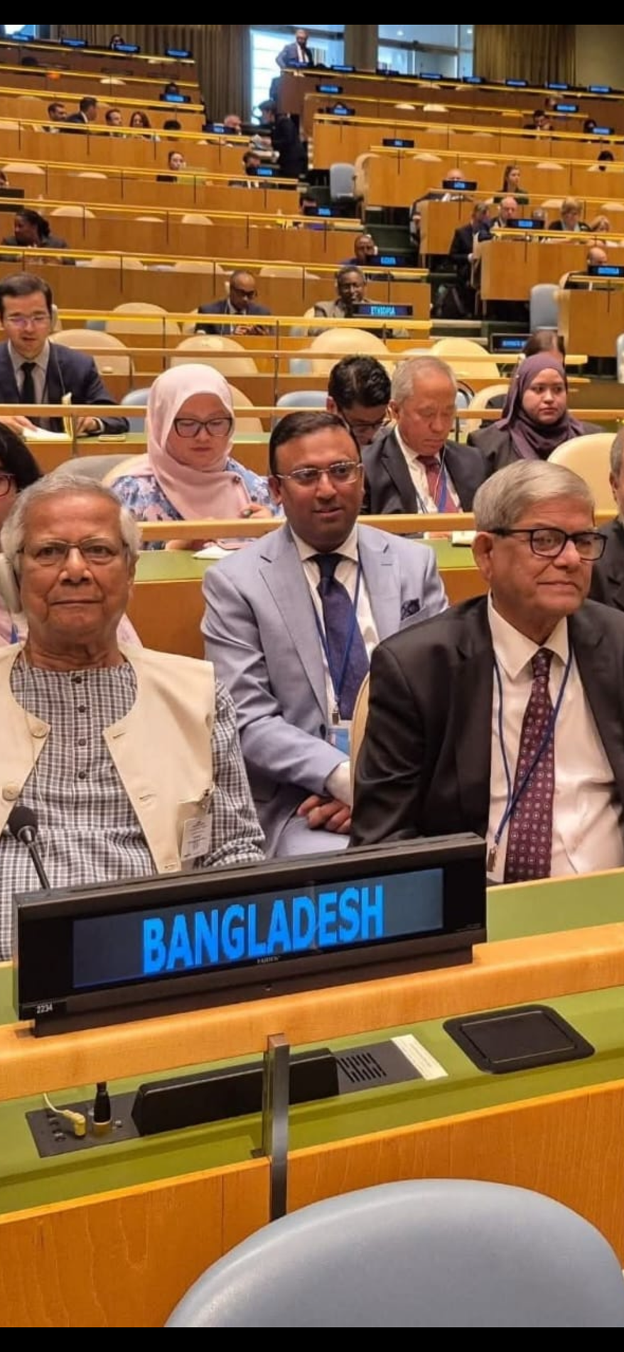 Secretary-General of the BNP, Mirza Alamgir (right); senior foreign policy advisor to BNP Chairman Tarique Rahman, Humaiun Kabir (center); and Chief Advisor of the Bangladesh Interim Government, Dr. Mohamed Yunus (left). (Image courtesy of the Interim Government of Bangladesh)