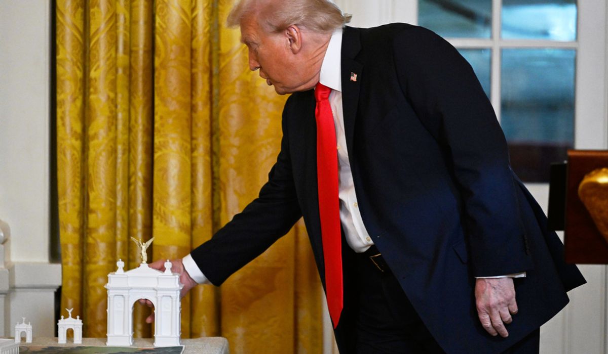 NextImg:Trump hosts ballroom donors for dinner at White House