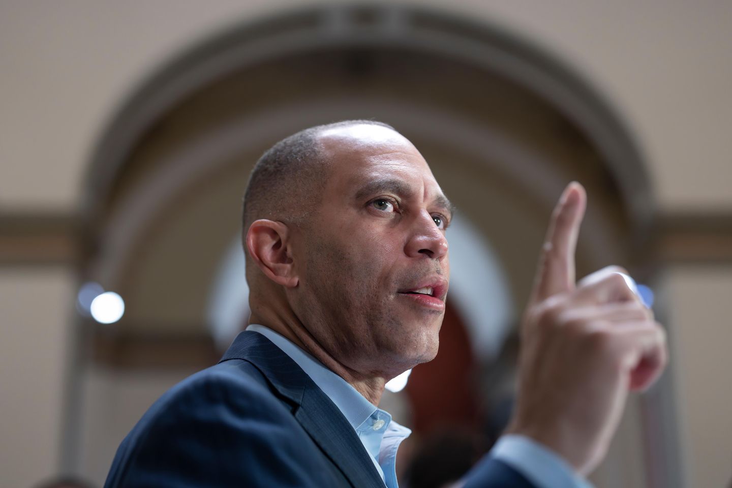 Hakeem Jeffries finally endorses Zohran Mamdani in New York mayor's race