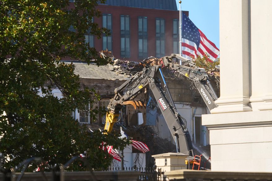 Work continues on the demolition of a part of the East Wing of the White House, Tuesday, Oct. 21, 2025, in Washington, before construction of a new ballroom. (AP Photo/Jacquelyn Martin)